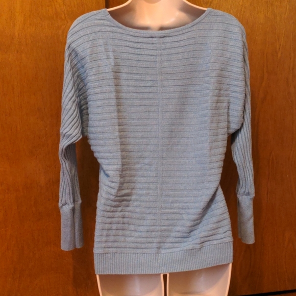 Baby blue sweater - Picture 2 of 2